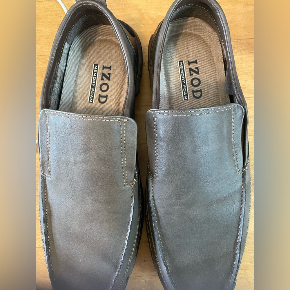 IZOD Men's Vegan Leather Loafers  in Brown. size 10.5